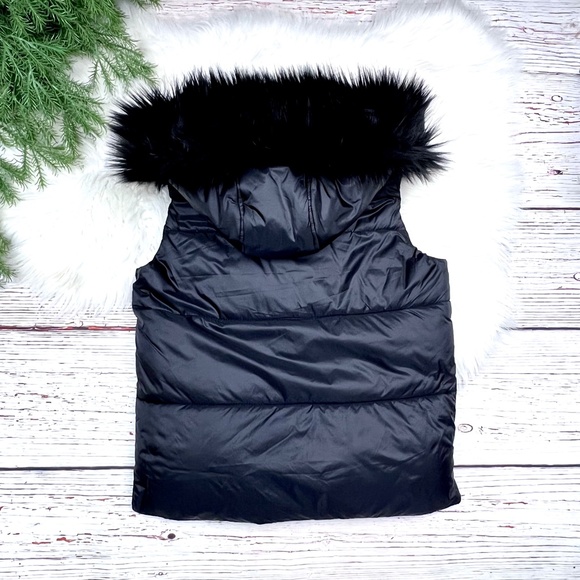*|•ABERCROMBIE & FITCH•| Puffer Vest Water/Wind Resistant Faux Fur Trimmed Hood* - Picture 2 of 15